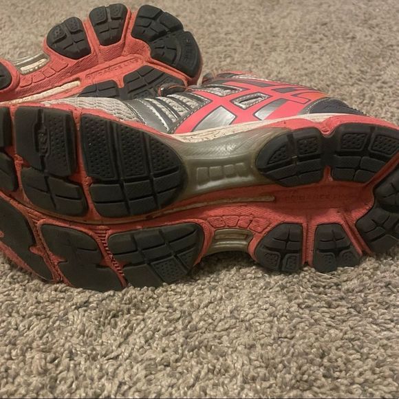 Women's size 7.5 EUC athletic sneakers running shoes ASICS brand - Picture 11 of 12